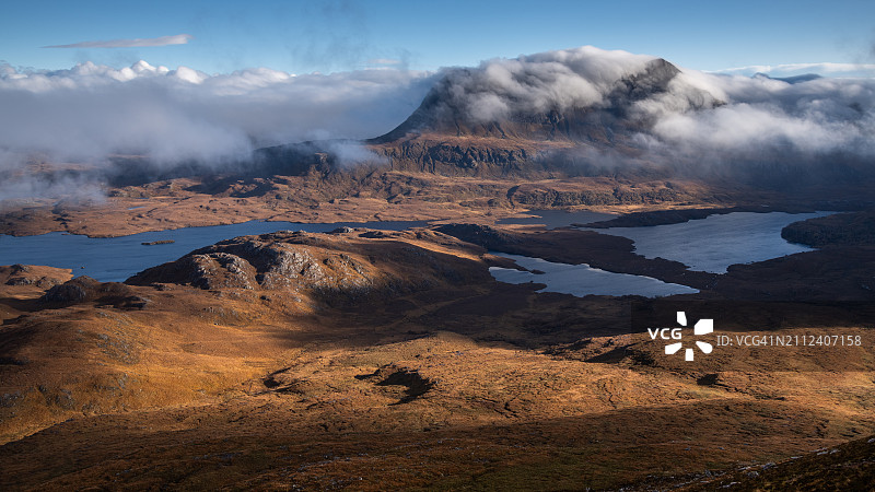 火山景观与天空相映成趣图片素材