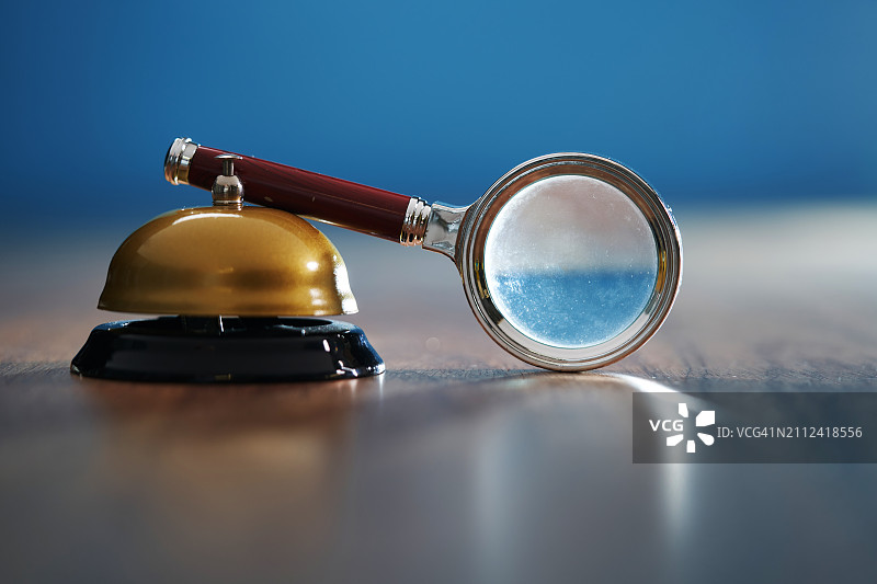 餐桌上的服务铃特写图片素材