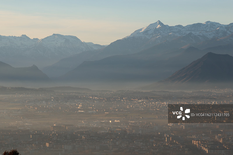 意大利皮埃蒙特都灵雪山风光图片素材