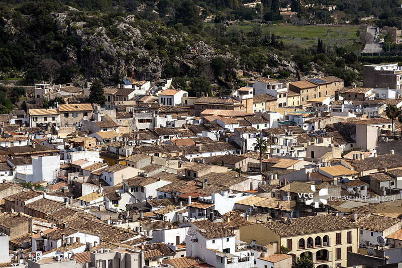 西班牙马略卡岛波连萨迷人城镇的鸟瞰图片素材