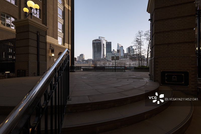 黎明时分的伦敦城市风光图片素材