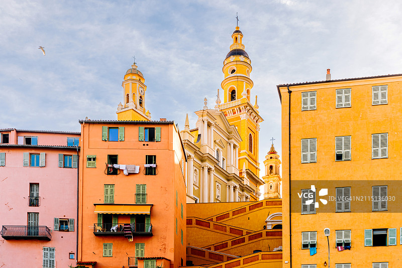 法国里维埃拉芒通圣米歇尔大天使圣殿图片素材