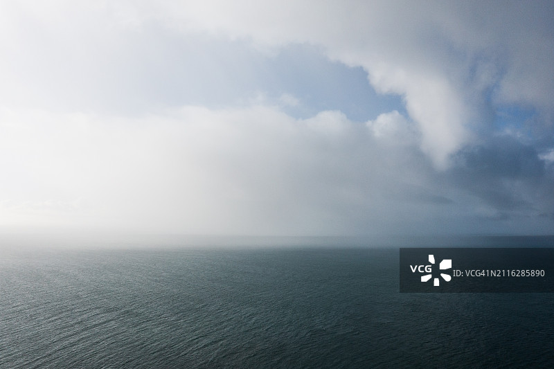 海洋上的雨云和暴风云，斯潘塞湾，南澳大利亚州图片素材