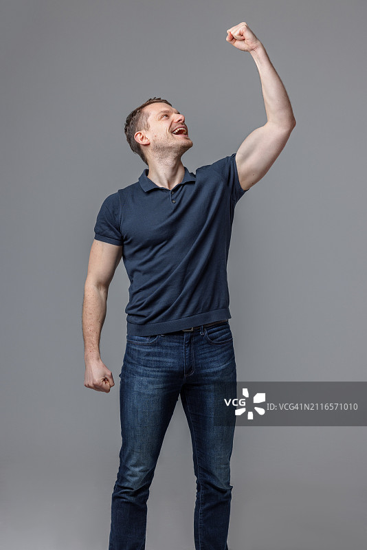 庆祝成功的商人图片素材