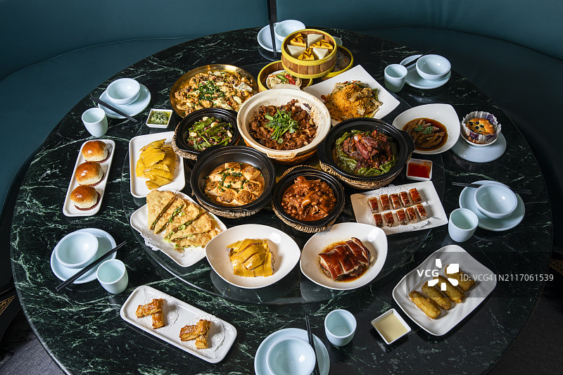 一桌中国美食图片素材