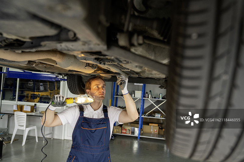 维修中心汽车底盘维修图片素材