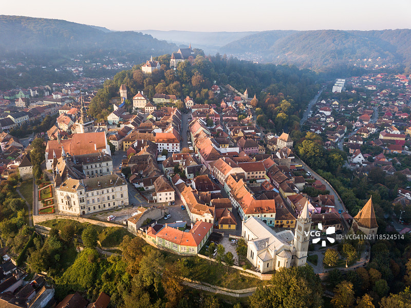 罗马尼亚特兰西瓦尼亚锡吉什瓦拉中世纪老城鸟瞰图图片素材