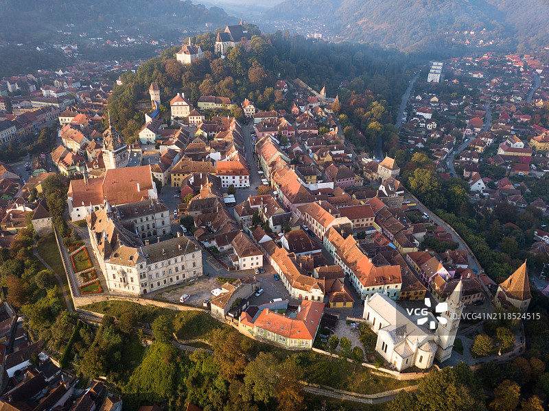 罗马尼亚特兰西瓦尼亚锡吉什瓦拉中世纪老城鸟瞰图图片素材