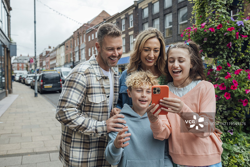有趣的通话瞬间图片素材