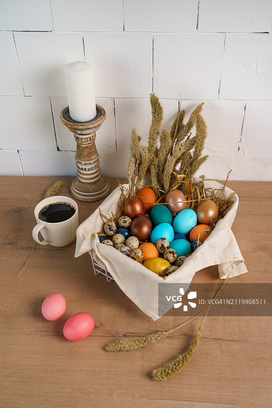 复活节彩蛋高角度视图图片素材