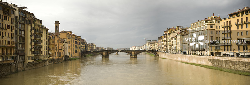佛罗伦萨阿尔诺河与圣三一桥图片素材