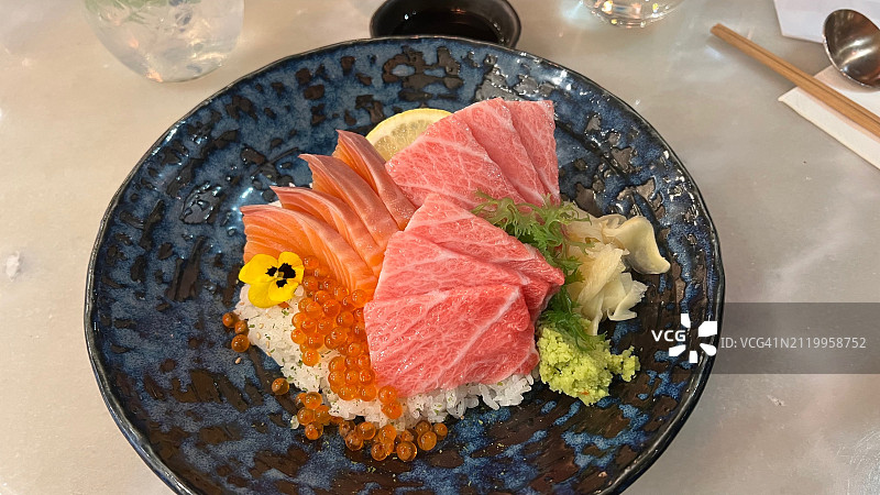 澳大利亚墨尔本桌上的寿司俯视图图片素材