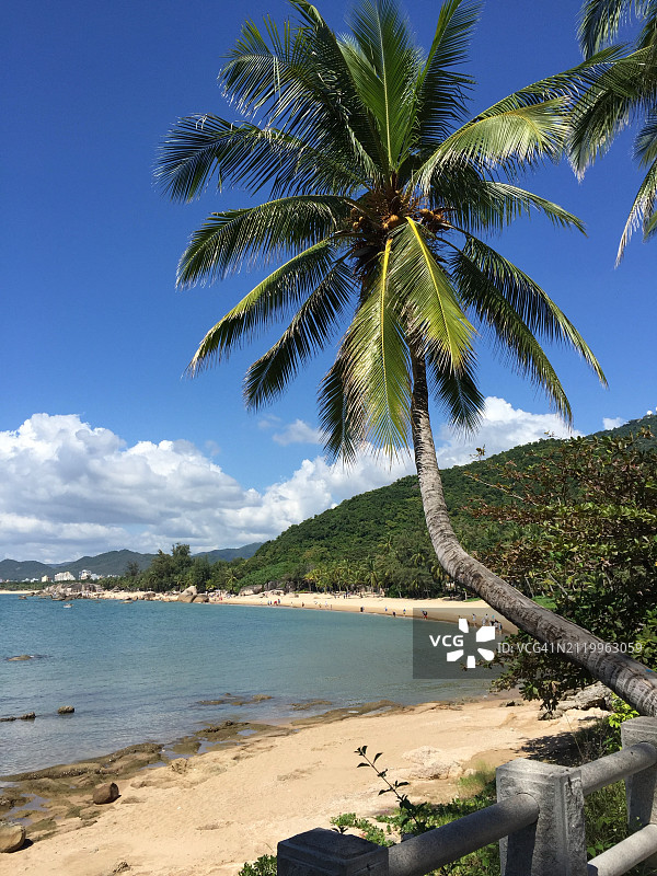 大海对着天空的美景图片素材