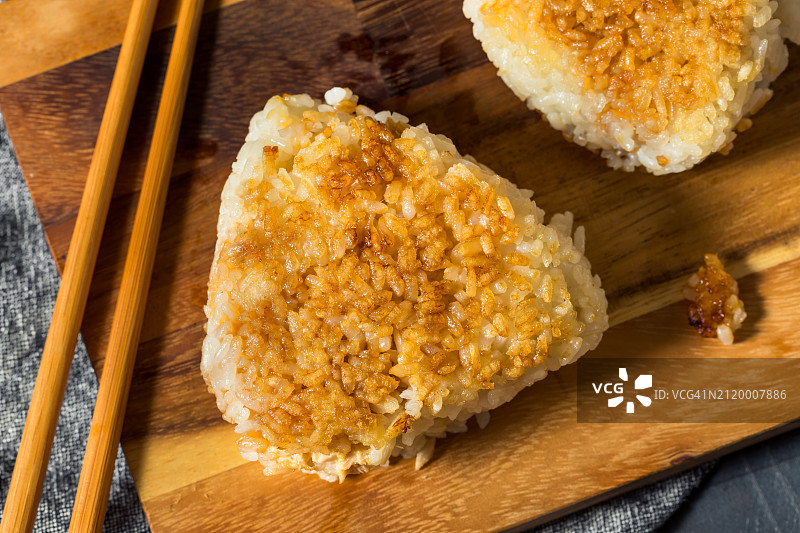 砧板上的寿司特写图片素材