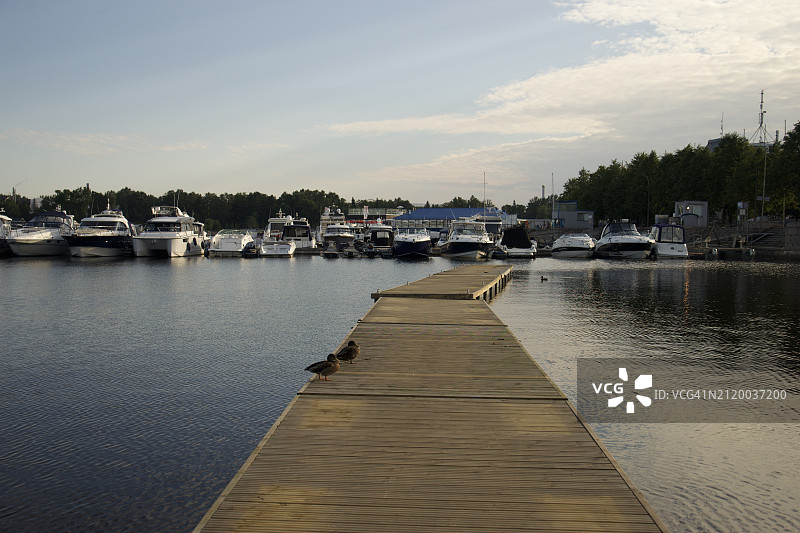 日落时分的码头景观图片素材
