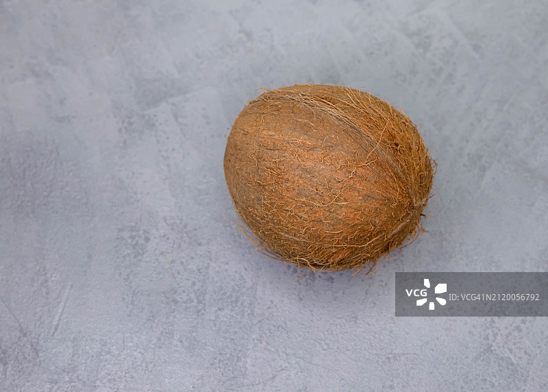 桌子上的椰子俯视图图片素材