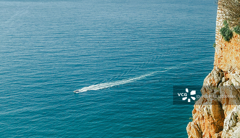 海边岩石高角度景观图片素材