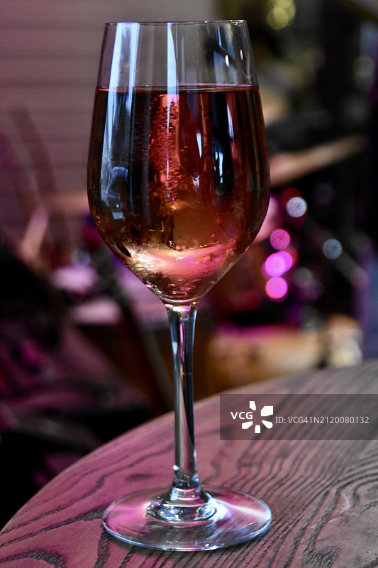 新鲜的桃红葡萄酒图片素材