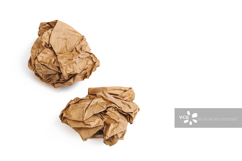 白色背景上成堆的旧牛皮纸图片素材