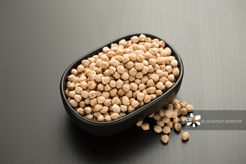 餐桌碗中扁豆高角度视图图片素材