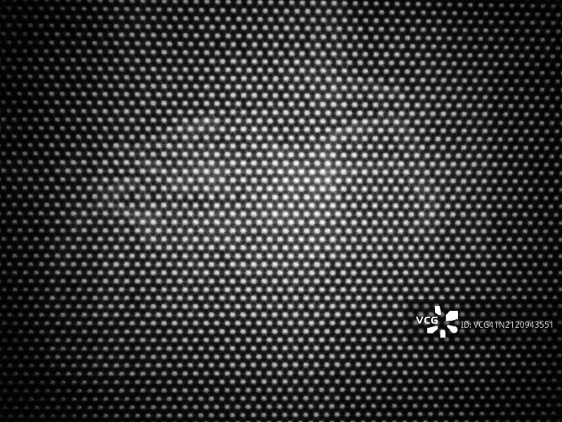 带点的金属板特写散焦镜头，黑灰色调，阳光和阴影，英国伦敦图片素材