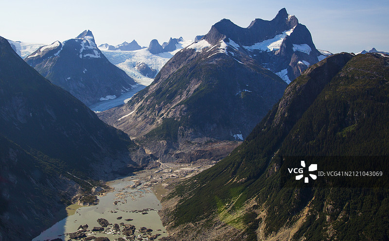 在阿拉斯加东南部的Serene号机动游艇（2013年）图片素材