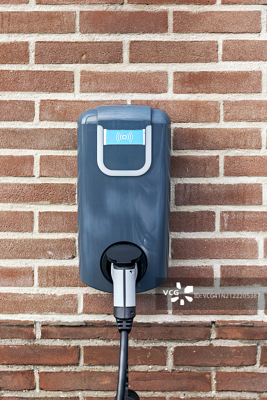 带电缆的充电桩图片素材