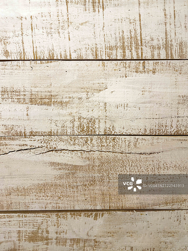 白色和浅棕色乡村风格的做旧木墙纹理背景，关于古老、乡村、剥落、绘画、木工、材料、艺术和木匠的概念图片素材