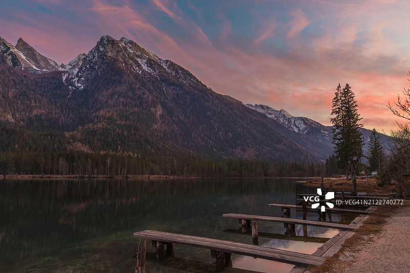 德国巴伐利亚拉姆绍日落湖光山色图片素材