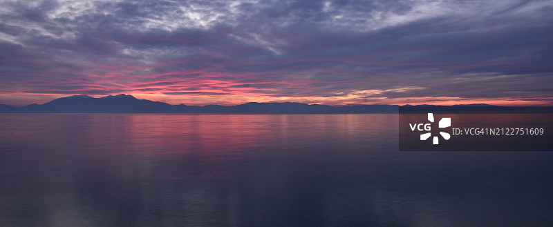 日落时大海对天空的美丽景色图片素材