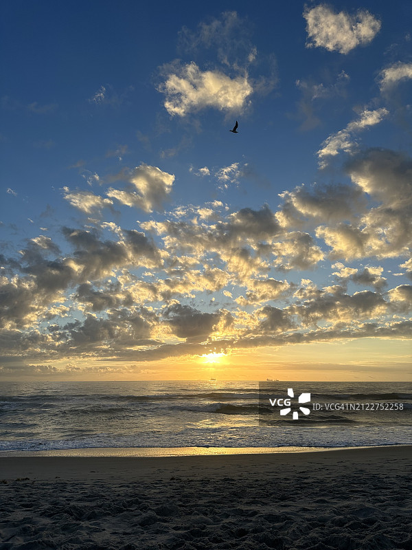 日落时分美国佛罗里达州卡纳维拉尔角海景图片素材