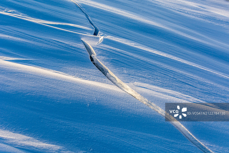雪覆盖的土地的高角度视图图片素材