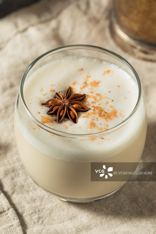 俯视角度拍摄的桌面饮品，美国图片素材