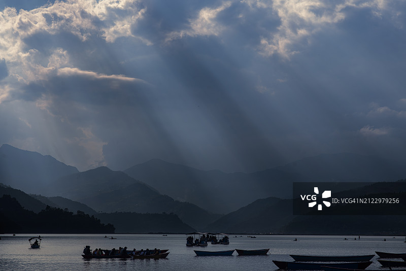 大海对着天空的美景图片素材