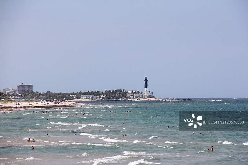 波帕诺比奇海景，带有希尔斯伯勒海湾灯塔图片素材