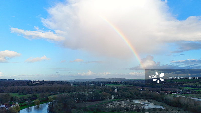 英国马洛河上空的彩虹美景图片素材