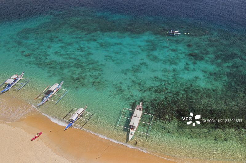 海上船只鸟瞰图片素材