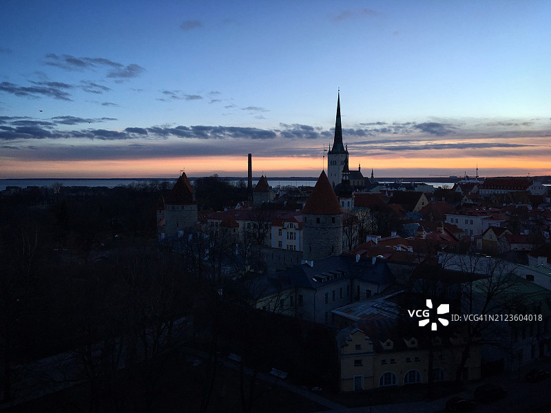 日落时分的城市建筑高角度景观图片素材