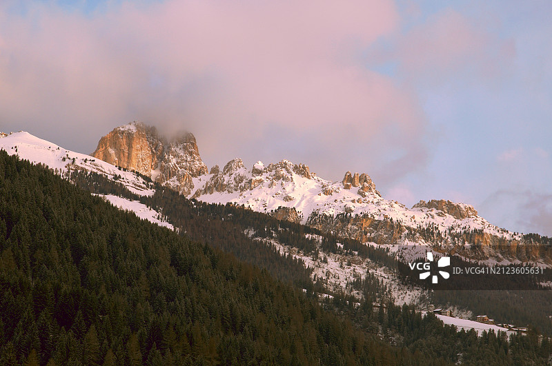 意大利索拉加迪法萨雪山风光图片素材
