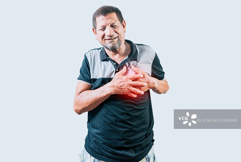 膝盖疼痛的男人，背景为白色，尼加拉瓜马那瓜图片素材