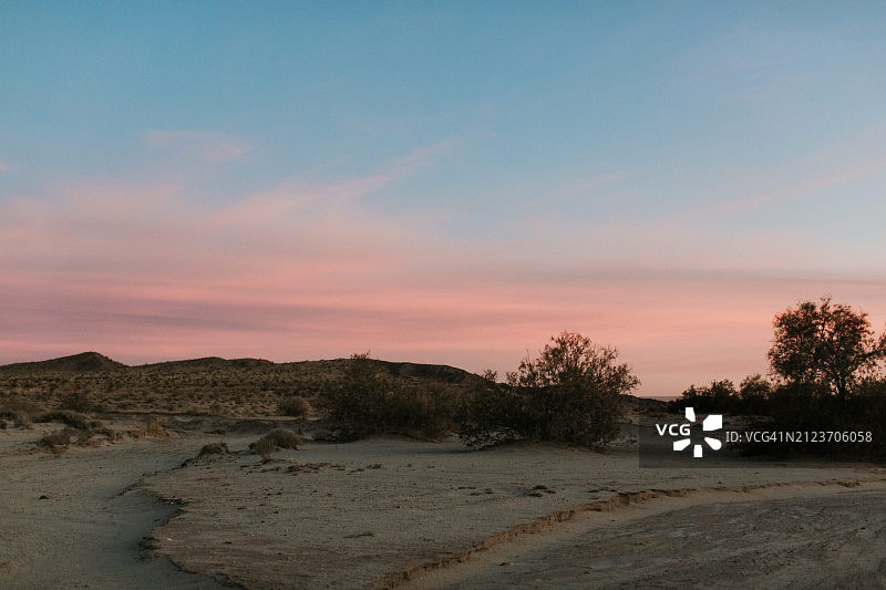 美国加利福尼亚州博雷戈斯普林斯日落时分的陆地风光图片素材