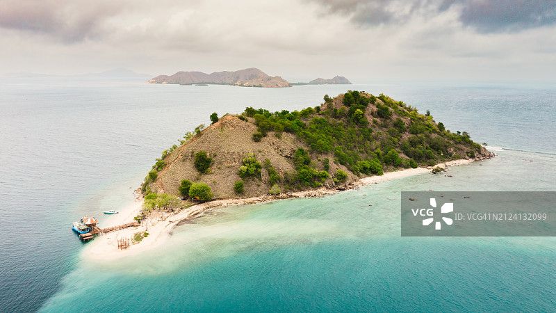 科莫多国家公园科洛尔岛航拍全景，印度尼西亚图片素材