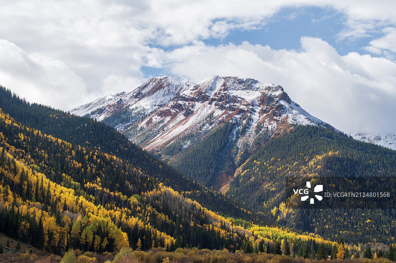 秋季红山隘口风光图片素材