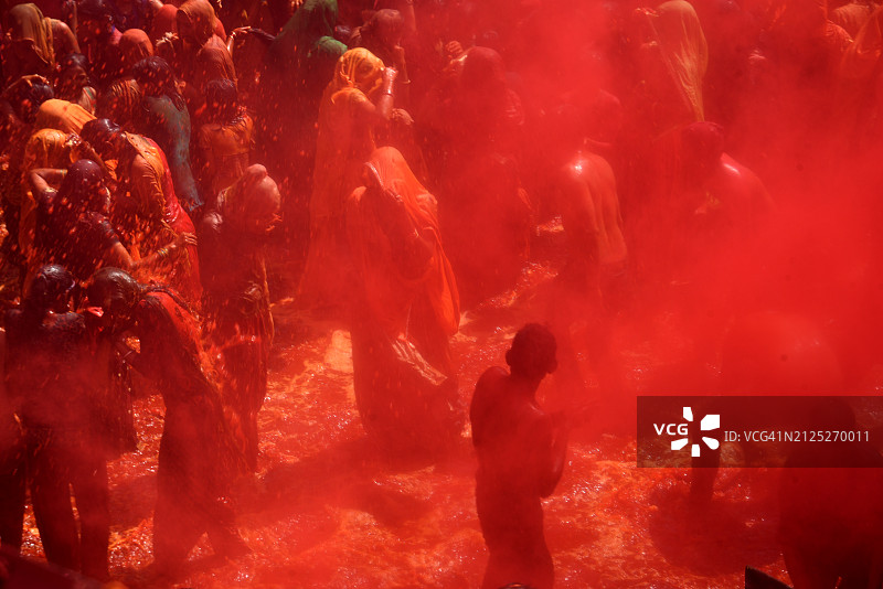 胡朗加洒红节，巴尔代奥寺庙，马图拉图片素材