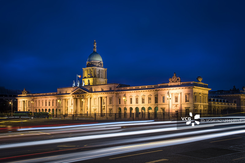 利菲河上的海关大楼，都柏林码头，爱尔兰图片素材