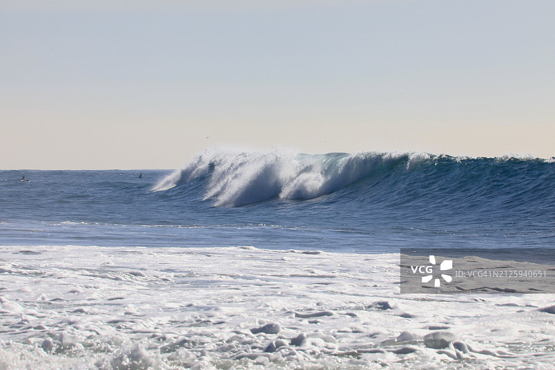 加利福尼亚海岸太平洋上的海浪图片素材