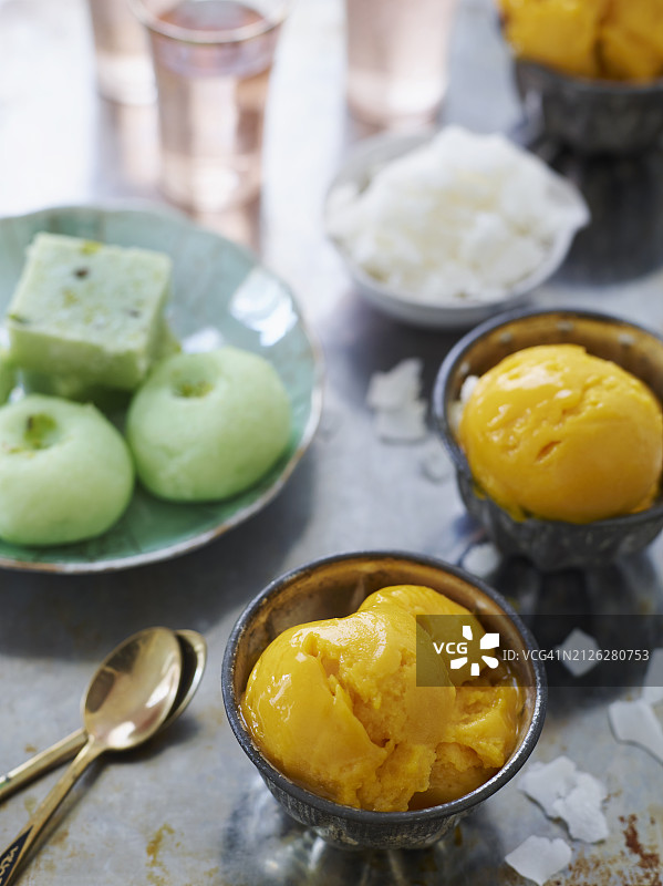 芒果椰蓉冰淇淋图片素材