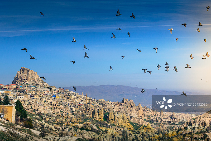 土耳其卡帕多奇亚带鸽子的城堡图片素材