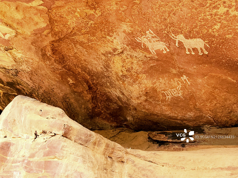 石窟壁上的古代战争艺术图片素材