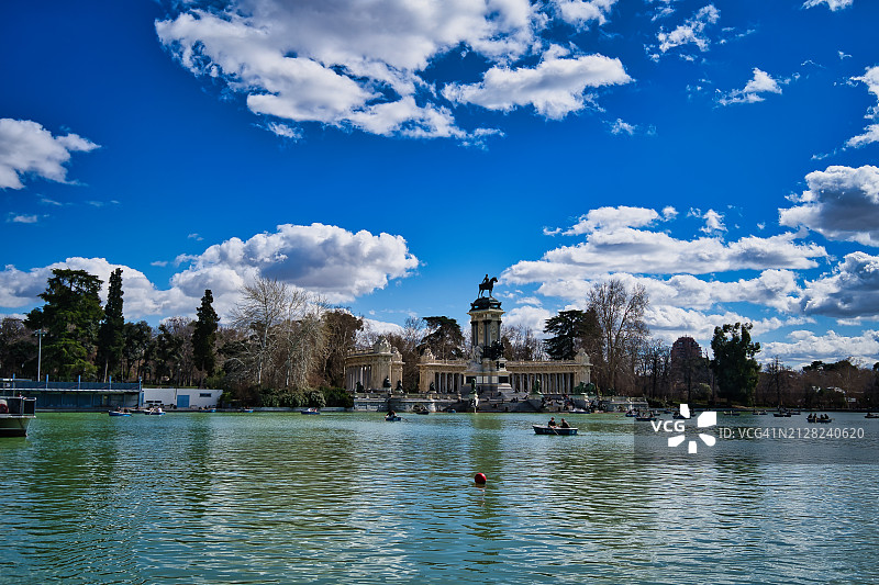 西班牙马德里丽池公园图片素材
